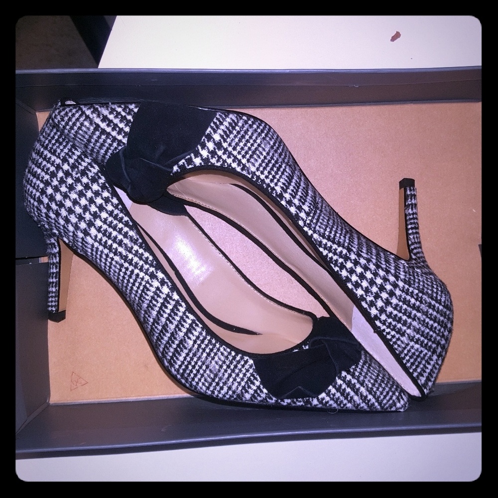 Ann Taylor houndstooth fabric upper pumps with bow